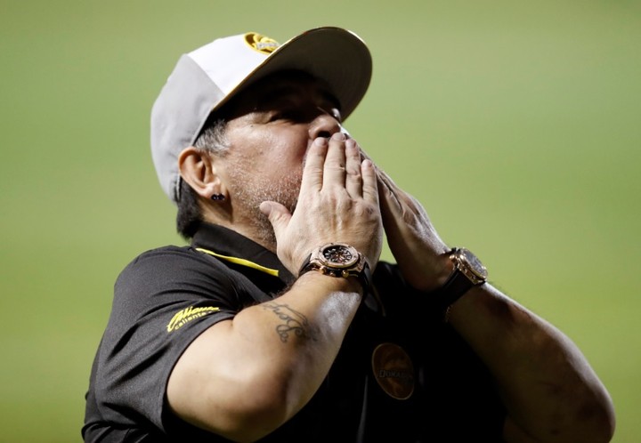 Lietať budú milióny. Do dražby ide lopta, ktorou padla "božia ruka"